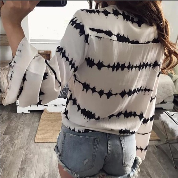 Beautiful long sleeve black and white top - Picture 3 of 3